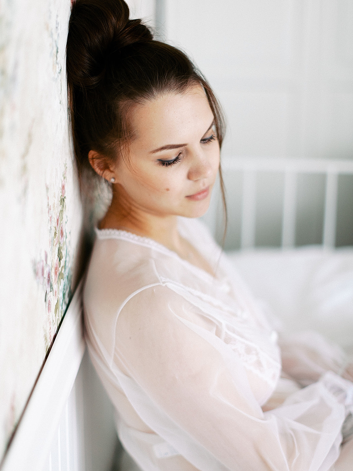 https://www.pressedflowersboudoir.com/wp-content/uploads/2020/05/indoor-boudoir-session-with-colorful-florals_0226.jpg