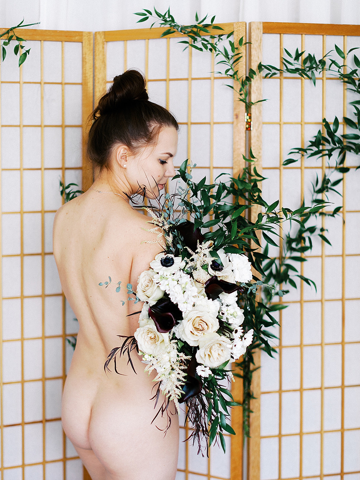 https://www.pressedflowersboudoir.com/wp-content/uploads/2020/05/indoor-boudoir-session-with-colorful-florals_0232.jpg