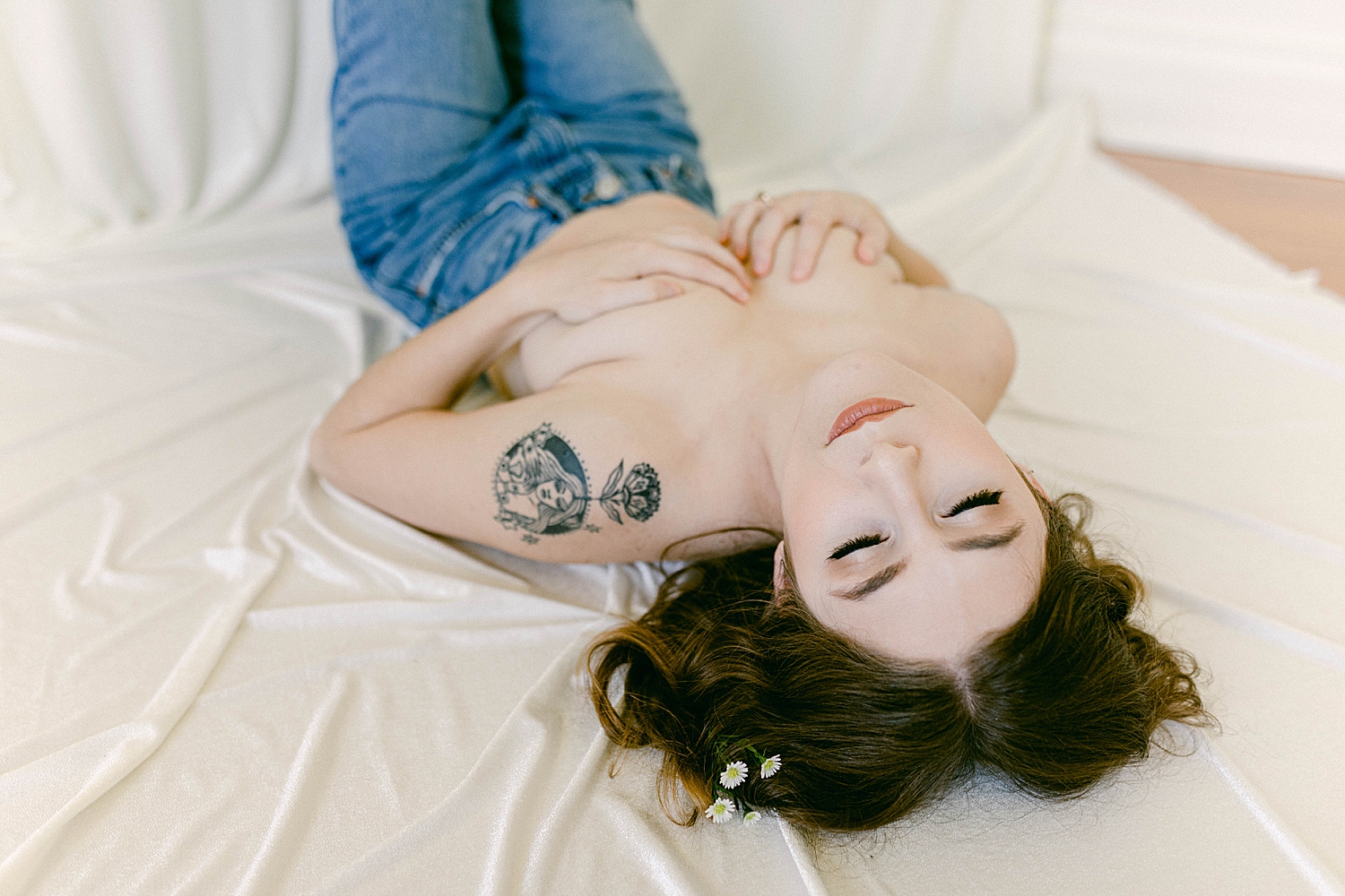 https://www.pressedflowersboudoir.com/wp-content/uploads/2021/07/blue-jean-boudoir-session_1242.jpg