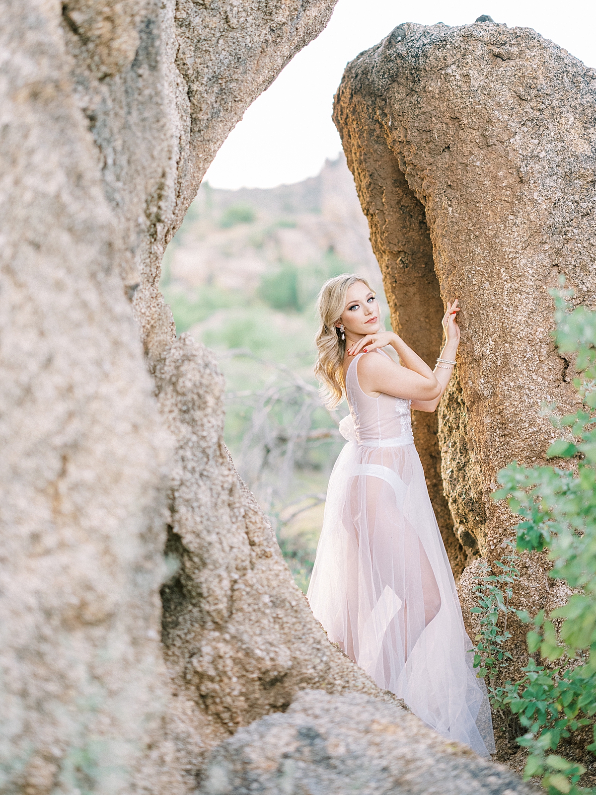 https://www.pressedflowersboudoir.com/wp-content/uploads/2022/02/desert-bridal-boudoir_1644.jpg