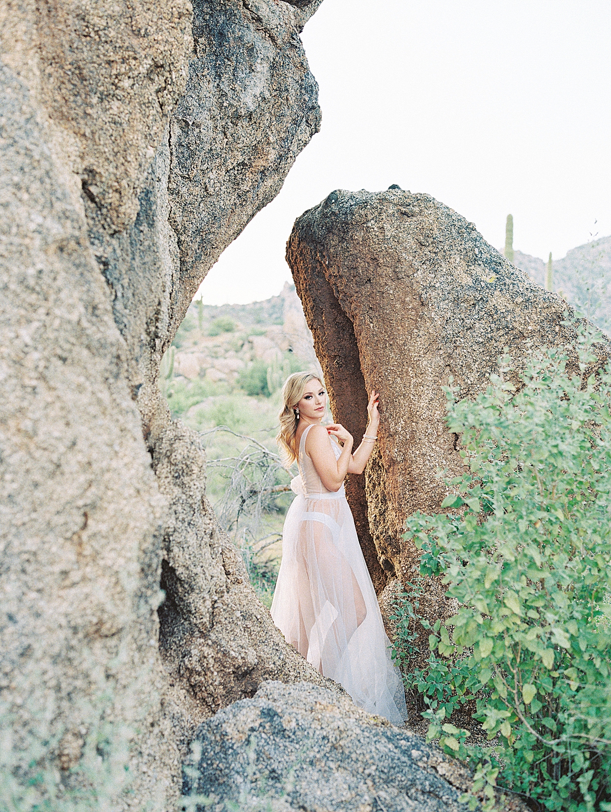 https://www.pressedflowersboudoir.com/wp-content/uploads/2022/02/desert-bridal-boudoir_1658.jpg