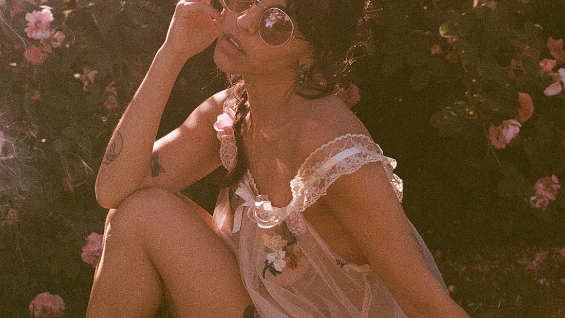 Smoking (Hot) Outdoor Boudoir with 70s Vibes